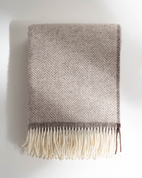 Plaid Denver Beige MoST, tissage à chevrons et franges écrues